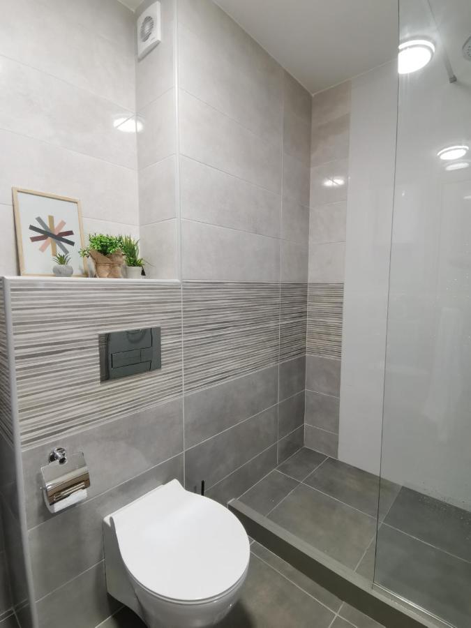 Cozy One-Bedroom Apartment At Ljubovic Park ポドゴリツァ エクステリア 写真